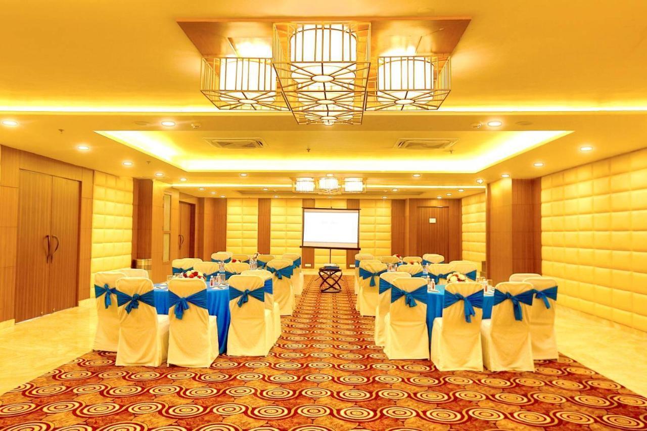 The Fern Residency Noida Hotel Exterior foto