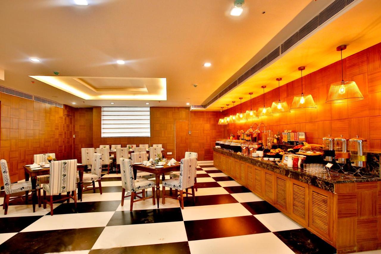 The Fern Residency Noida Hotel Exterior foto